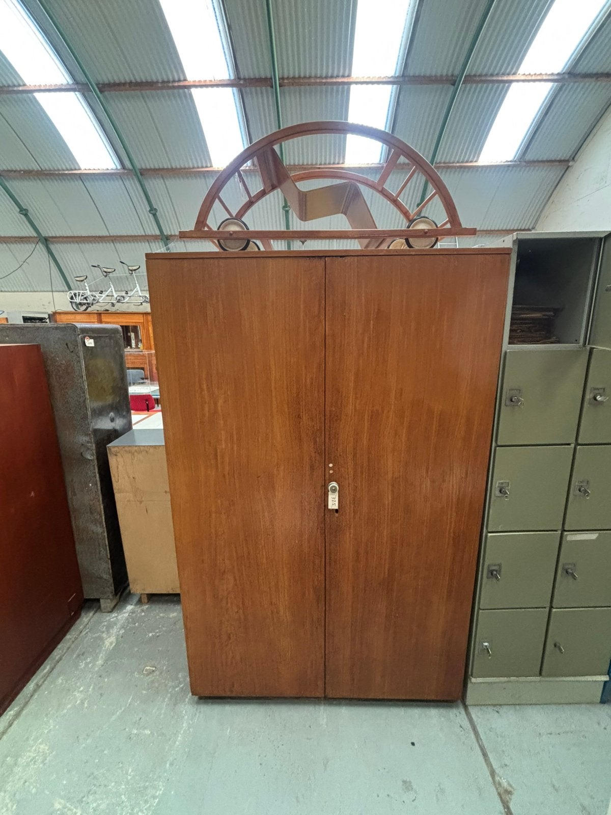 Vintage schoolkast, Huis en Inrichting, Ophalen, Gebruikt, 100 tot 150 cm, Meerdere deuren