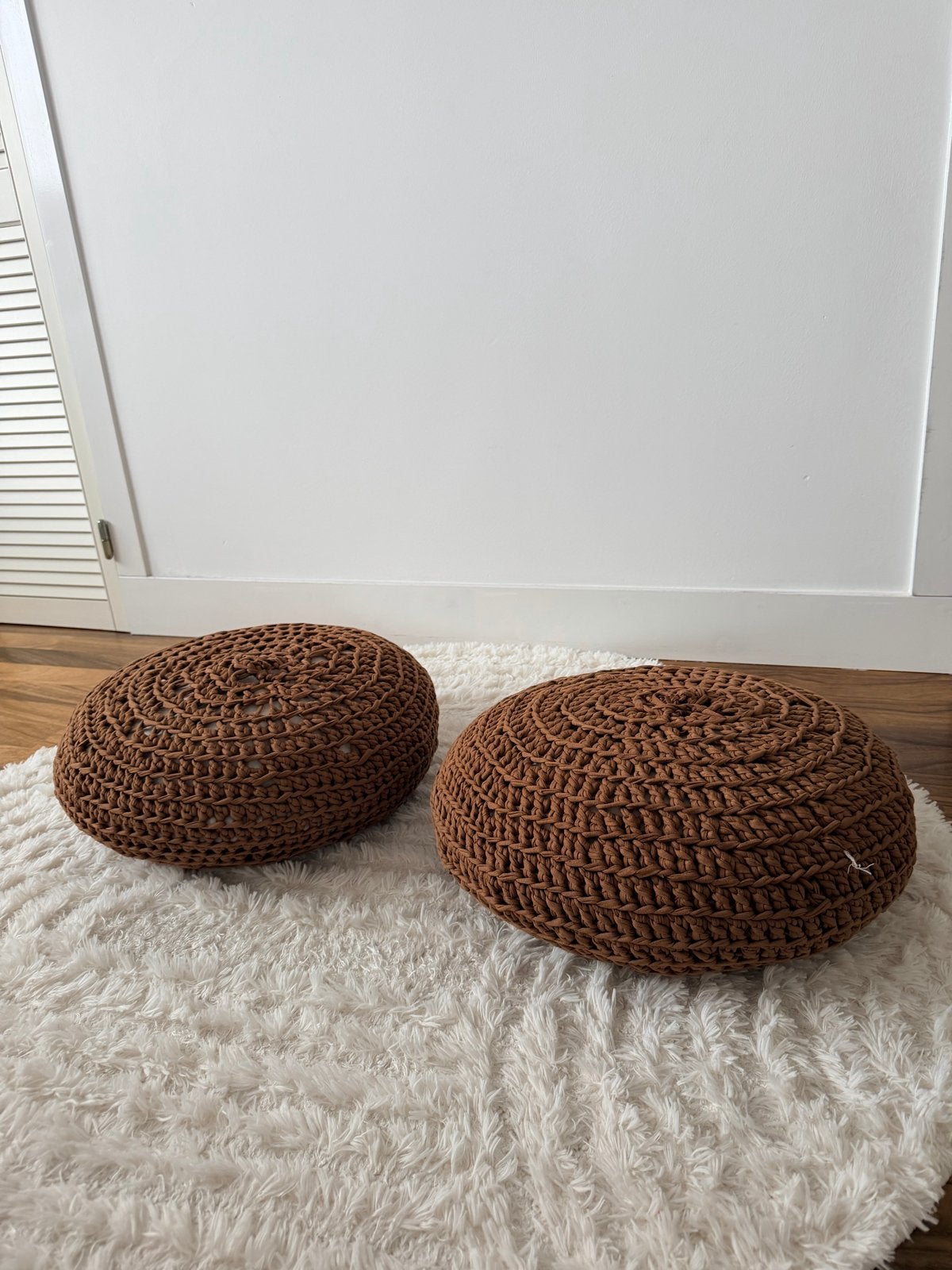 2x Bruine gehaakte zitkussens voor kinderkamer/speelhoek, Overige merken, Bruin, Rond, Ophalen of Verzenden