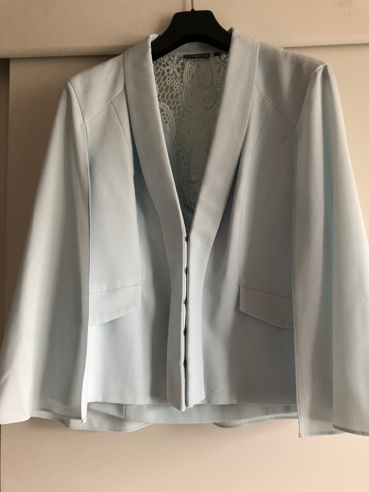 Te koop l. blauw cape jasje, Kleding | Dames, Ophalen of Verzenden, Zo goed als nieuw, Blauw