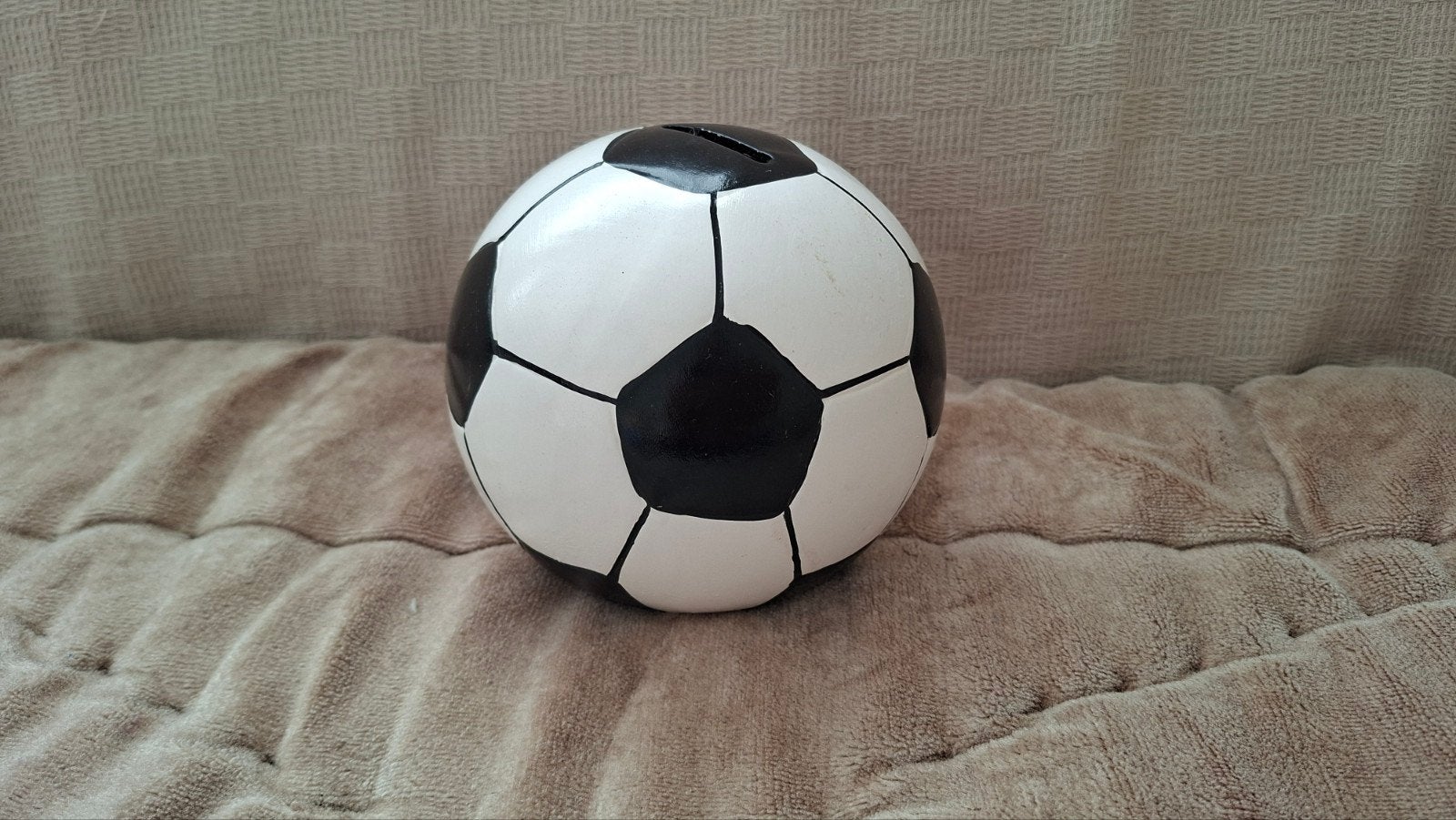 Voetbal spaarpot - Zo goed als nieuw, Ophalen of Verzenden, Zo goed als nieuw, Steen, Aardewerk of Keramiek, Overige thema's