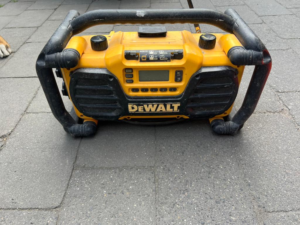 DeWalt bouwradio, Ophalen, Gebruikt