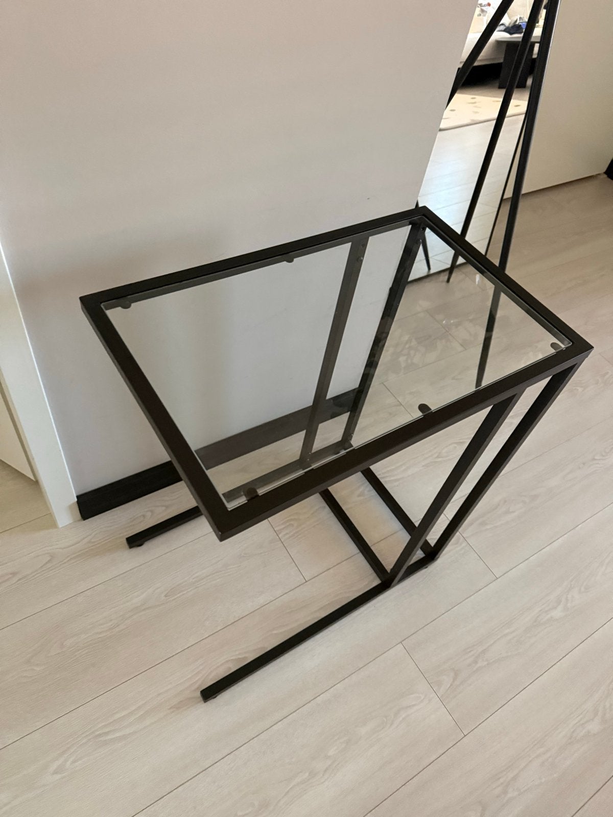 IKEA bijzettafel met glazen blad, Huis en Inrichting, Minder dan 55 cm, Rechthoekig, Ophalen, 45 tot 60 cm
