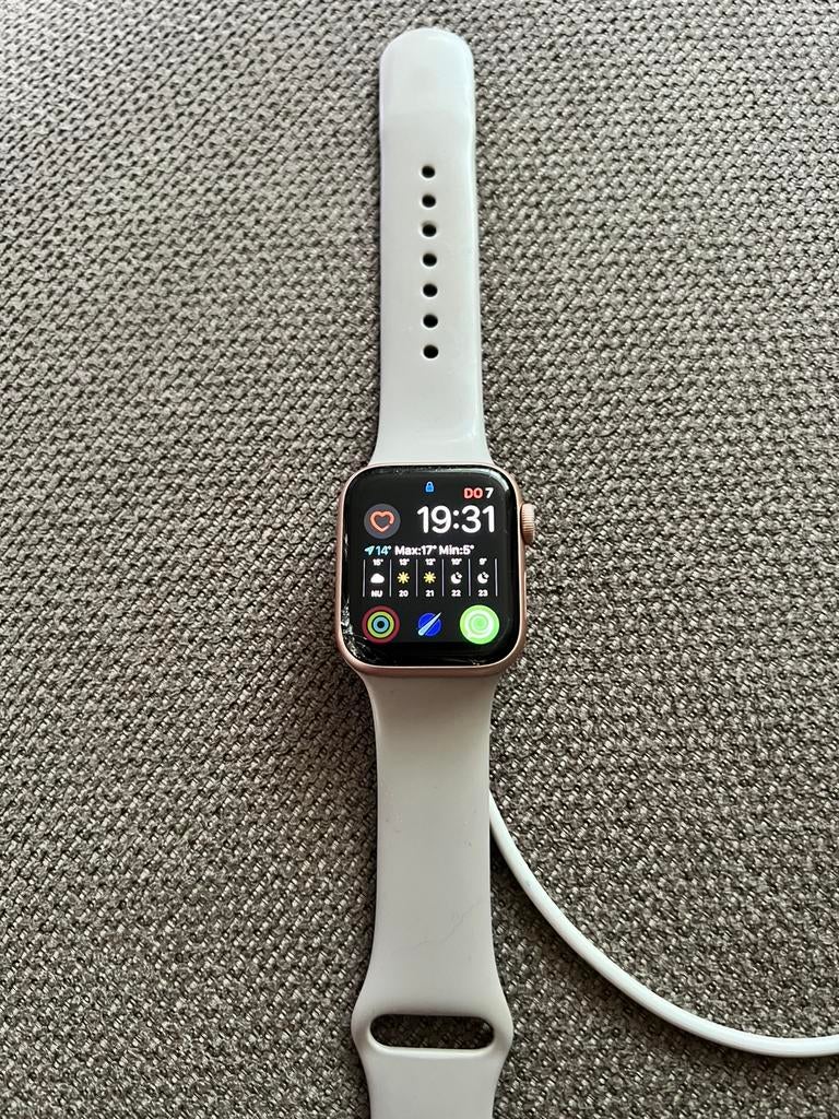 Apple watch SE 40 mm Gold (kapot scherm), Ophalen of Verzenden, Zo goed als nieuw, Roze, IOS