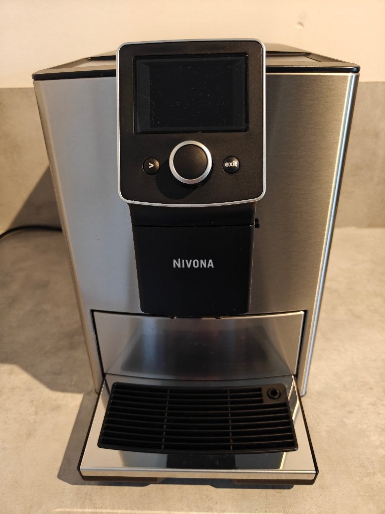 Nivona 825 koffiemachine z.g.a.n. compleet met boekje + doos, Afneembaar waterreservoir, 10 kopjes of meer, Koffiemachine, Ophalen of Verzenden