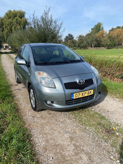 Foto 3 van Toyota Yaris AUTOMAAT met gebruikers sporen