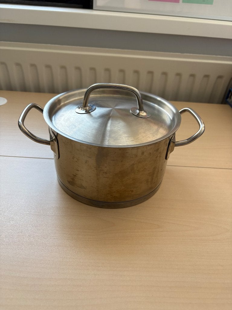 Kookpan 18cm SOLA bodem beetje aangebrand (zie foto 4), Gebruikt, Ophalen of Verzenden, Rvs, Kookpan