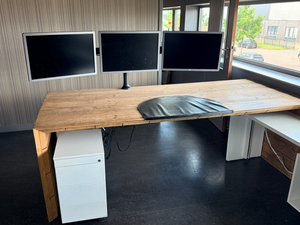 2 x Robuust houten bureau met witte uitbouw - 95x220 cm, Huis en Inrichting, Bureaus, Ophalen, Gebruikt, Bruin, Industrieel