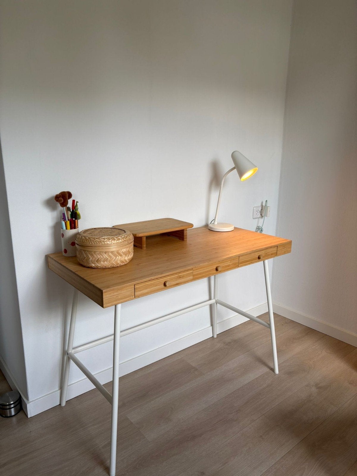 Modern bamboe bureau met lades, Ophalen, Zo goed als nieuw, Overige merken, Computerbureau