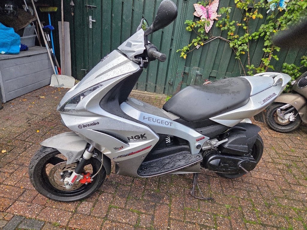 hele mooie Peugeot jet force, Fietsen en Brommers, Ophalen, Maximaal 45 km/u, Zo goed als nieuw, Benzine