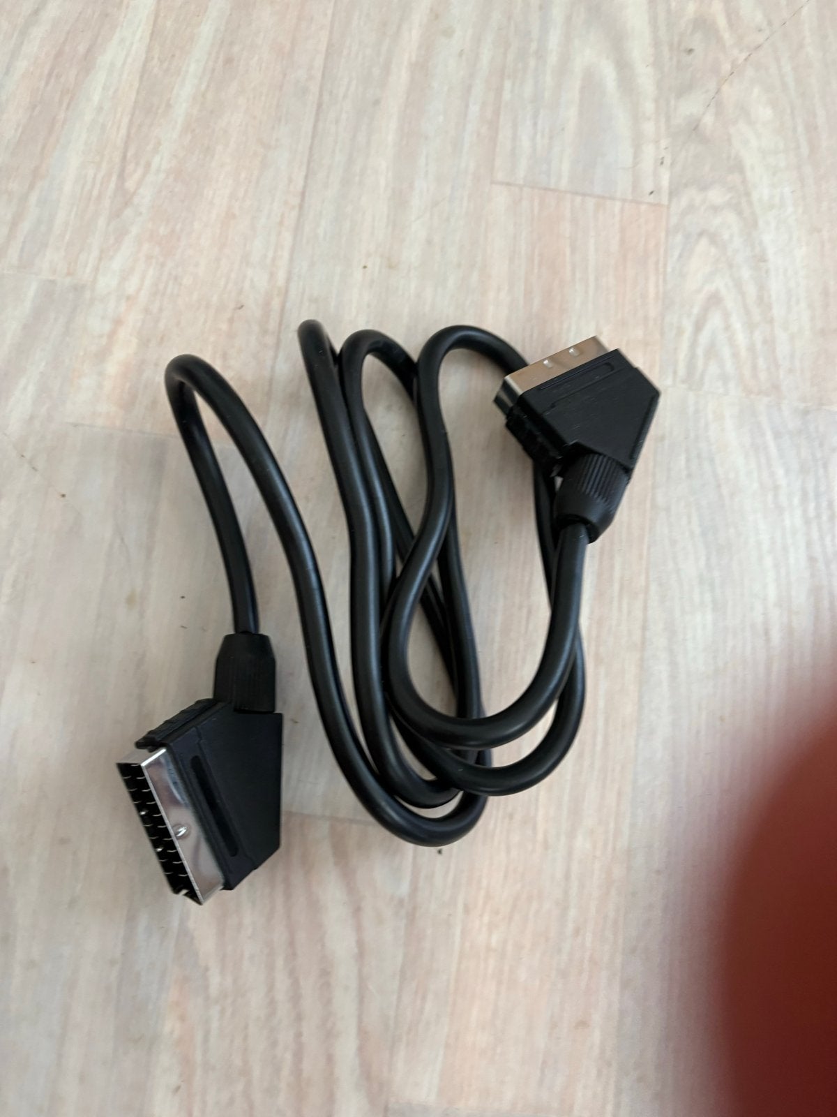 Scartkabel - 2 meter - Zo goed als nieuw, Audio, Tv en Foto, Audiokabels en Televisiekabels, Ophalen, Nieuw, Minder dan 2 meter