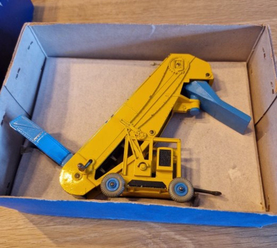 Dinky toy, Hobby en Vrije tijd, Modelauto's | 1:32, Ophalen of Verzenden, Zo goed als nieuw, Auto, Dinky Toys