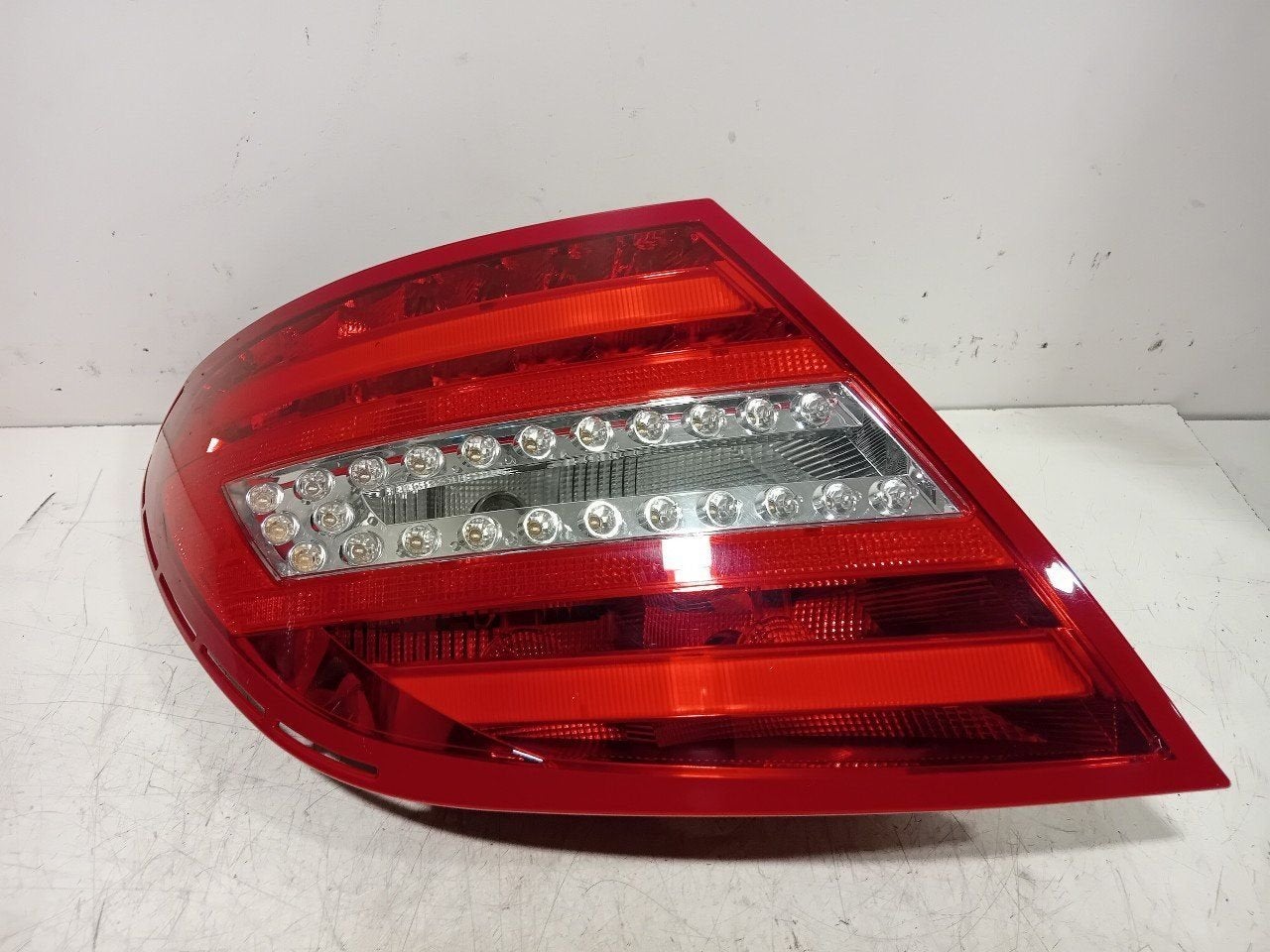 Achterlicht links buiten Mercedes-Benz C-Klasse, Onderdelen@venauto.nl, Van der Ven Autorecycling B.V., Gebruikt, Ettenseweg 76, 4706 PB Roosendaal, The Netherlands