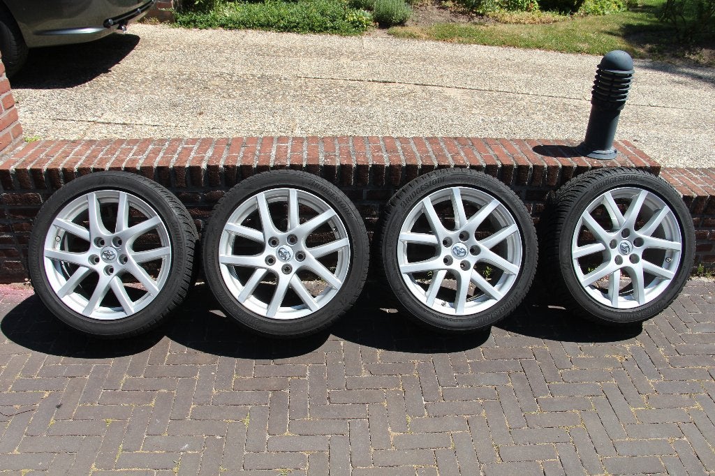 LM 17 Inch velgen Toyota met Bridgestone winterbanden! TPMS!, Auto-onderdelen, Banden en Velgen, Ophalen, Gebruikt, Velg(en), 17 inch