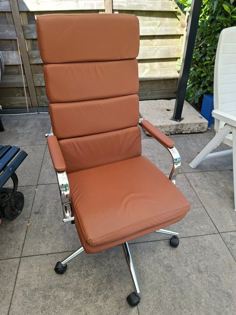 Goede bruine bureaustoel, Huis en Inrichting, Bureaustoelen, Ophalen, Zo goed als nieuw, Bruin, Bureaustoel