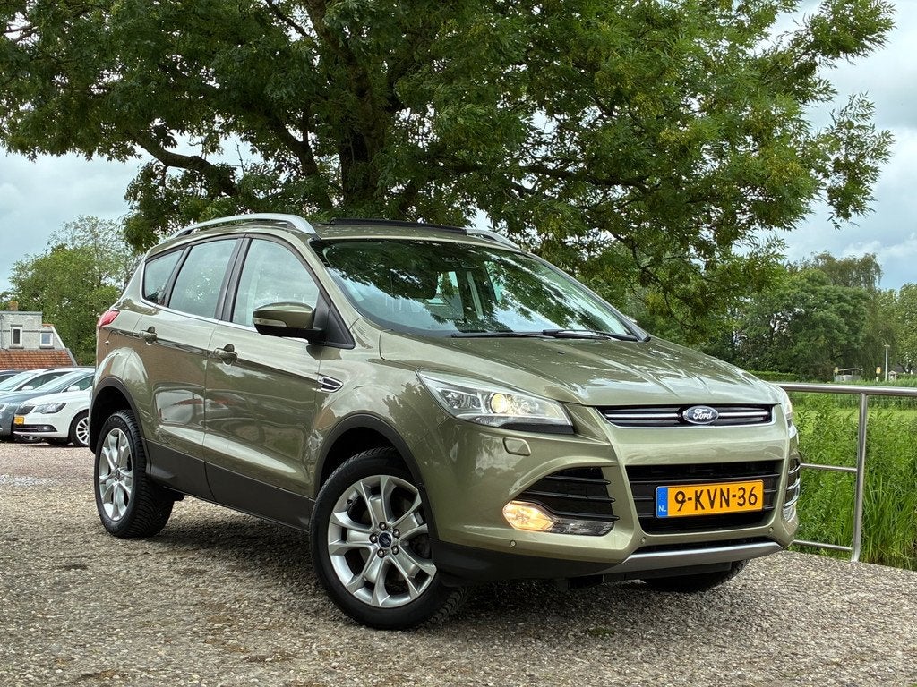 Ford Kuga 1.6 Titanium 4WD | Automaat | Pano/schuif dak + Le, Auto's, Ford, Gebruikt, Zwart, 4 cilinders, Bruin