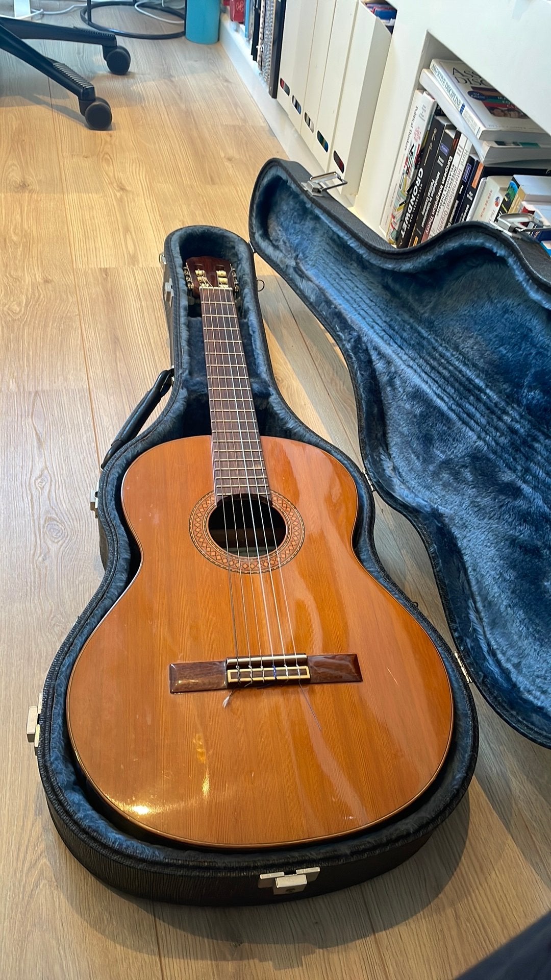 Alhambra Iberia, Ophalen of Verzenden, Gebruikt, Klassieke of Spaanse gitaar, Met koffer