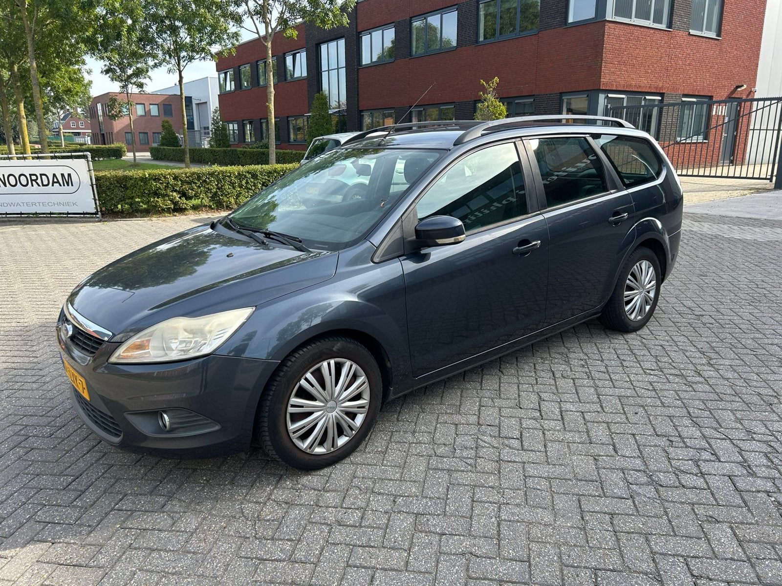 Ford Focus 1.6 85KW Wagon 2008 Grijs, 1596 cc, 15 km/l, 4 cilinders, 635 kg