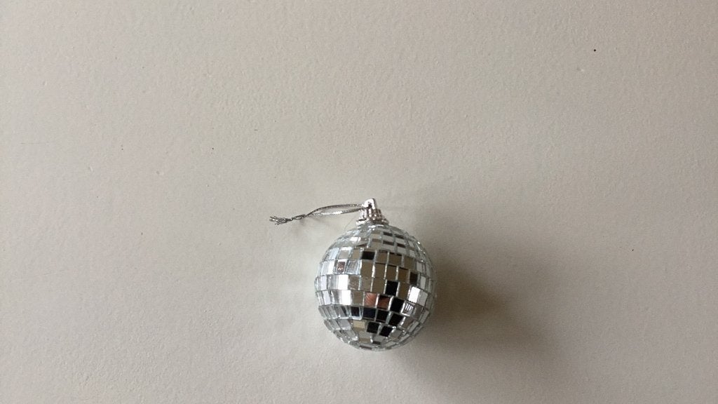 Disco kerstbal, zilverkleurig met glas dat reflecteert, Diversen, Kerst, Ophalen of Verzenden, Zo goed als nieuw