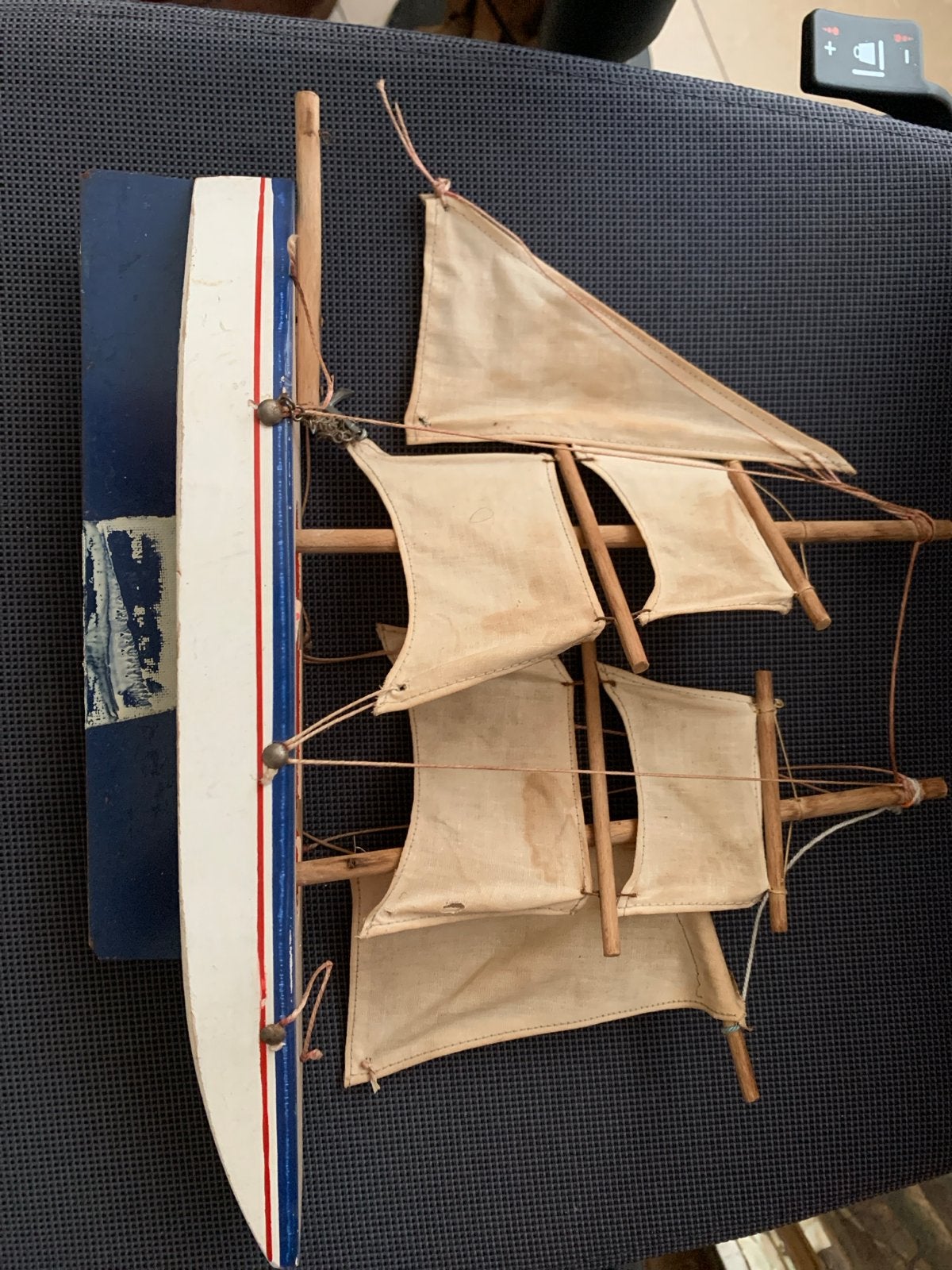 Decoratief Zeilboot Model - Houten Schip met Stoffen Zeilen, Ophalen of Verzenden, Gebruikt, Groter dan 1:32, Overige merken