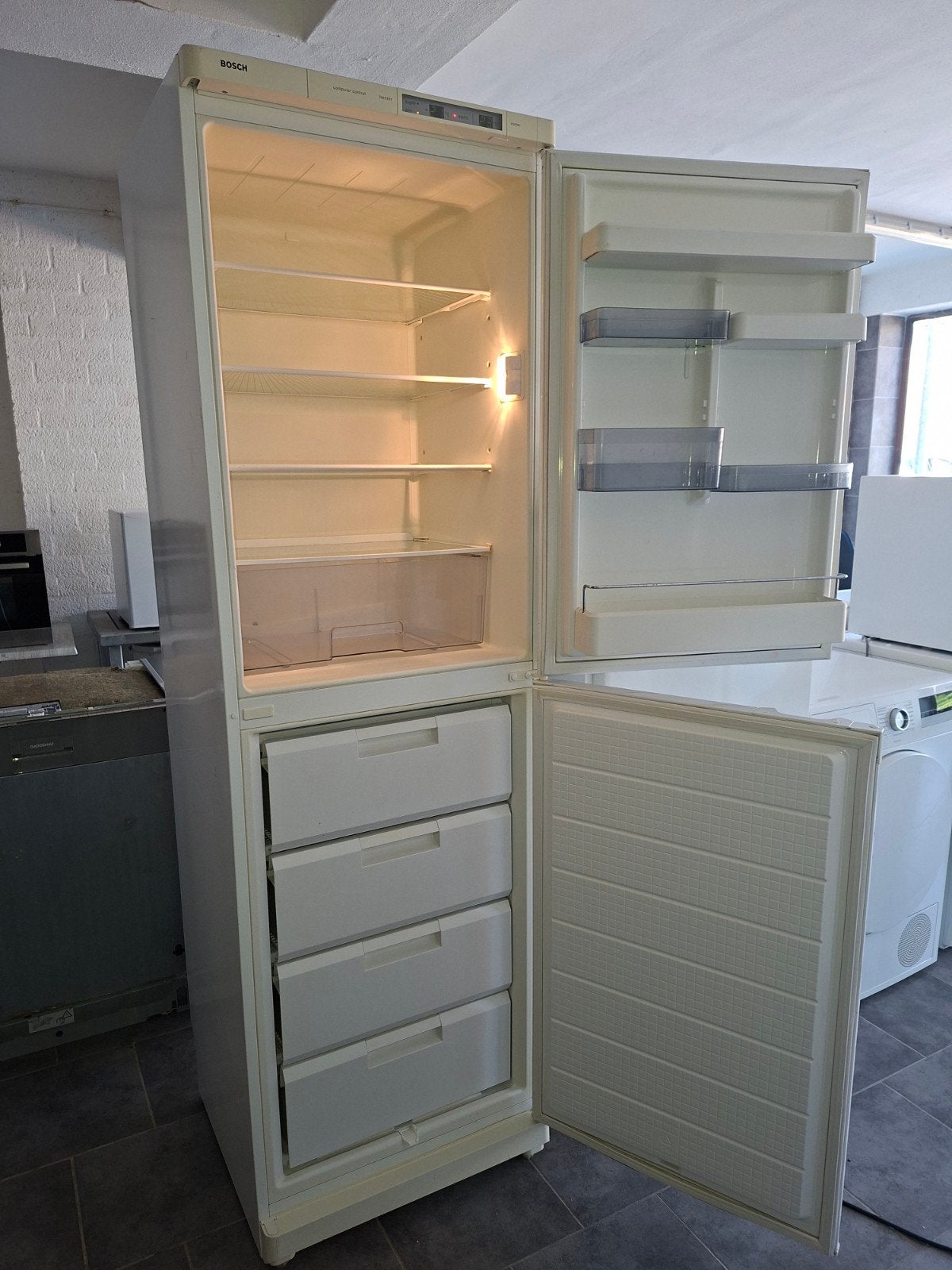 Bosch koelvriescombinatie, Ophalen, Gebruikt, 200 liter of meer, 60 cm of meer