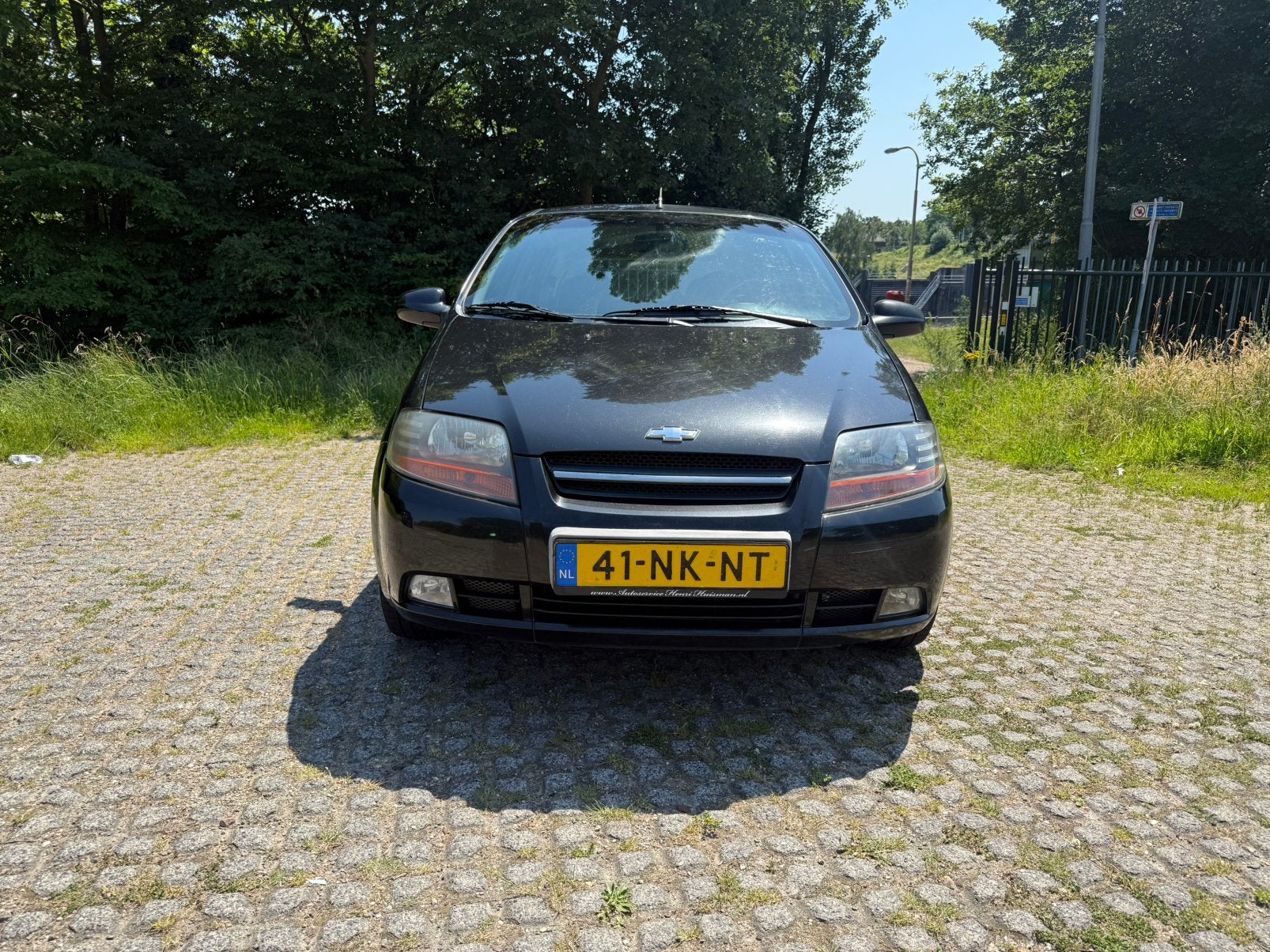 Daewoo Kalos 1.4 AUTOMAAT AIRCO NIEUWE APK TOT 22/6/2027, Auto's, Daewoo, 40 €/maand, 4 cilinders, Zwart, Bedrijf