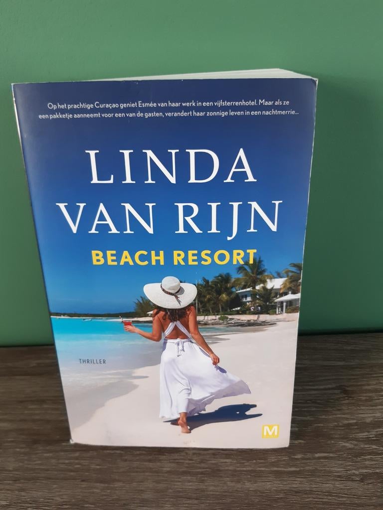 Linda van Rijn  - Beach Resort, Ophalen of Verzenden, Gelezen
