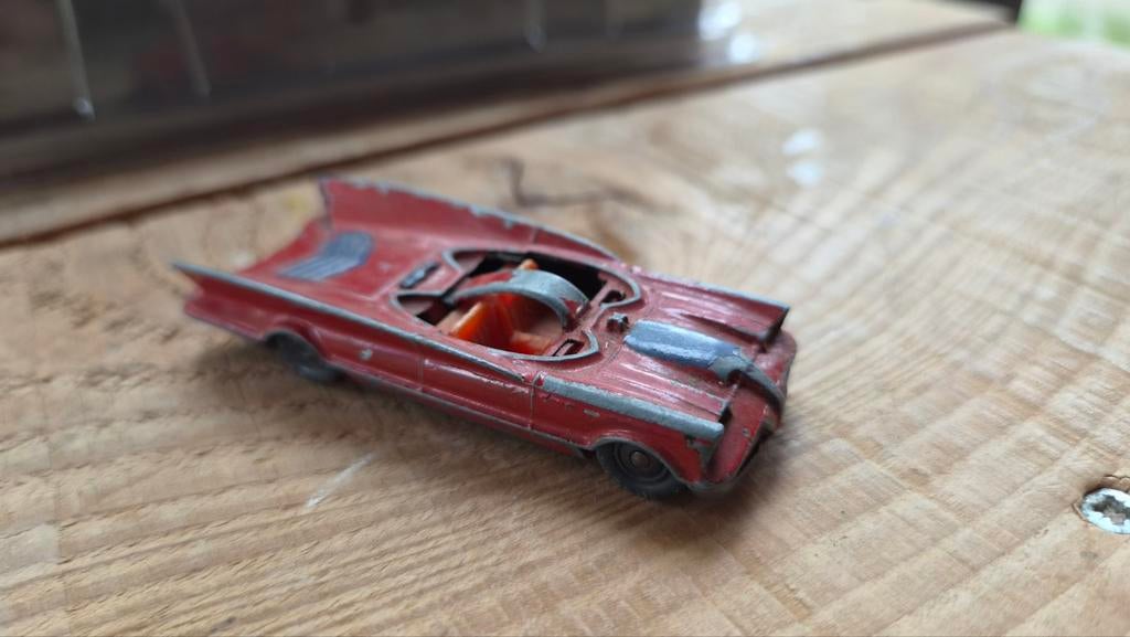 Husky Batmobile 1966 rood (zeldzaam), Hobby en Vrije tijd, Modelauto's | 1:43, Gebruikt, Auto, Overige merken, Ophalen of Verzenden