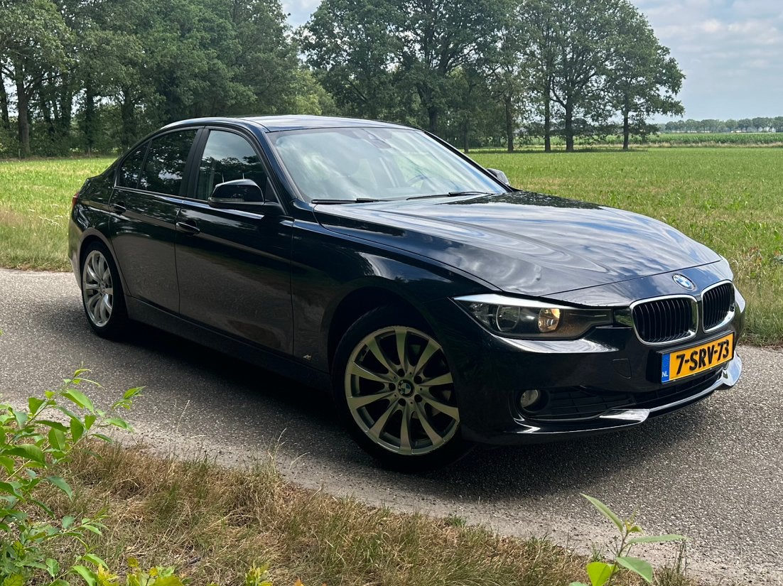 BMW 3-Serie 316I 2013 Zwart, 1360 kg, 4 cilinders, Zwart, 75 €/maand