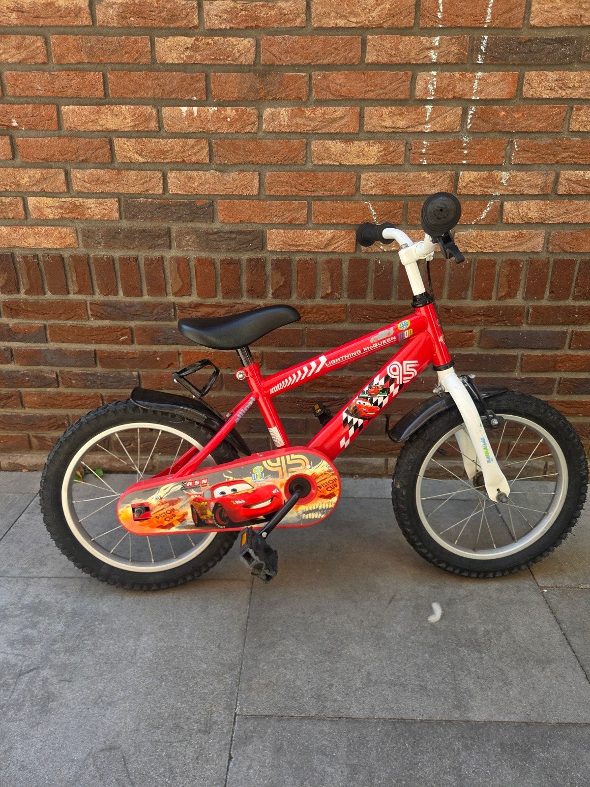 Disney Cars Kinderfiets 16 inch, Ophalen, Gebruikt, Terugtraprem, 16 tot 20 inch