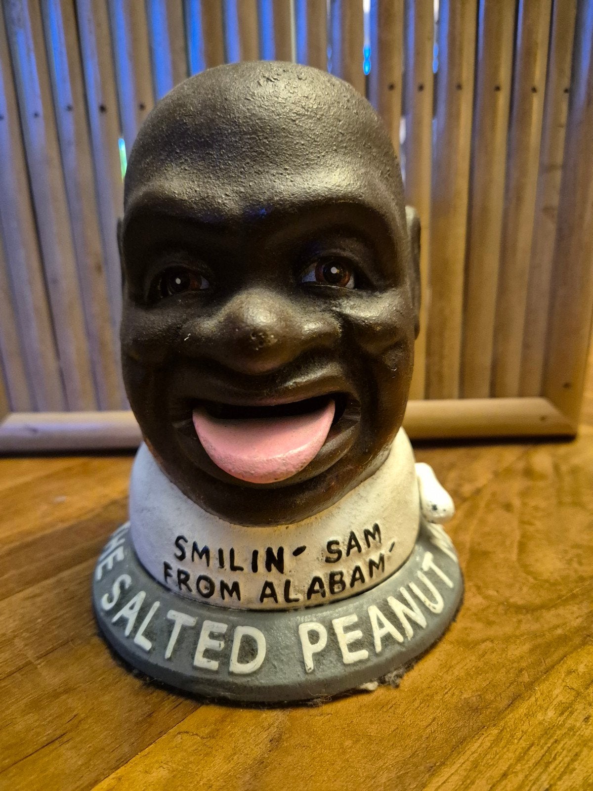 Gietijzeren spaarpot 'Smiling Sam the Peanut Man', Verzamelen, Spaarpotten, Ophalen, Gebruikt, Metaal of Blik, Overige thema's