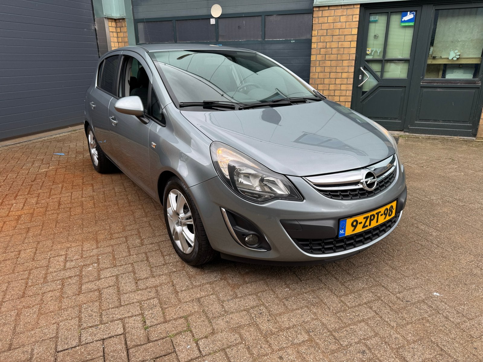 Opel Corsa 1.4 Airco Trekhaak,Nw  Apk Stoelverwarming Nav, Auto's, Voorwielaandrijving, 1398 cc, 4 cilinders, 100 pk