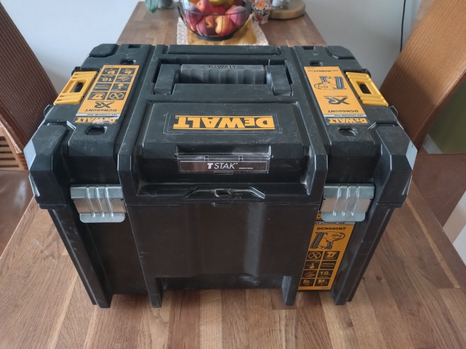 DeWalt DCN680 18 GA Tacker Koffer met Inlay, Doe-het-zelf en Verbouw, Ophalen of Verzenden, Gebruikt