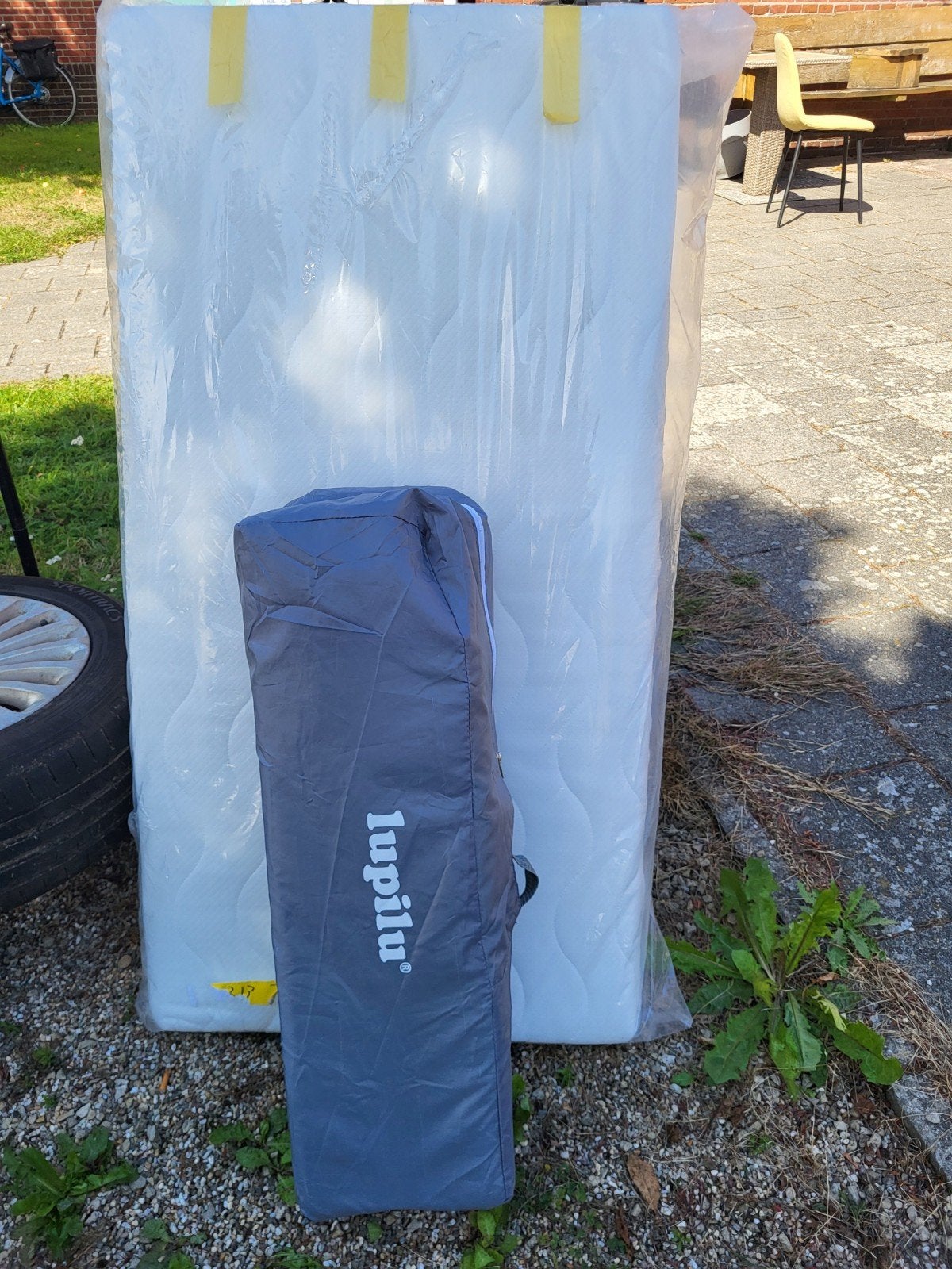 campingbedje + matras, Ophalen, Zo goed als nieuw, Reisbedje