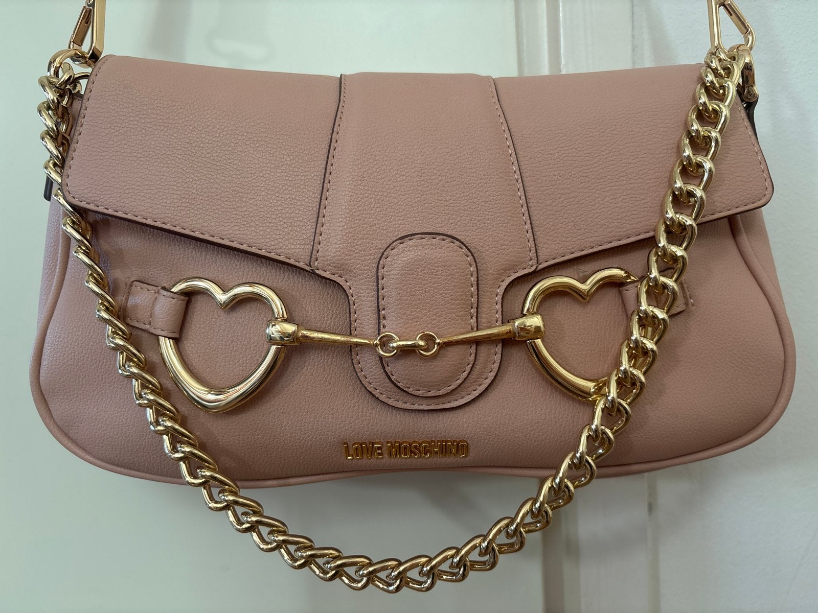 Love Moschino Schoudertasje Roze met Gouden Details, Ophalen of Verzenden, Zo goed als nieuw, Roze, Schoudertasje