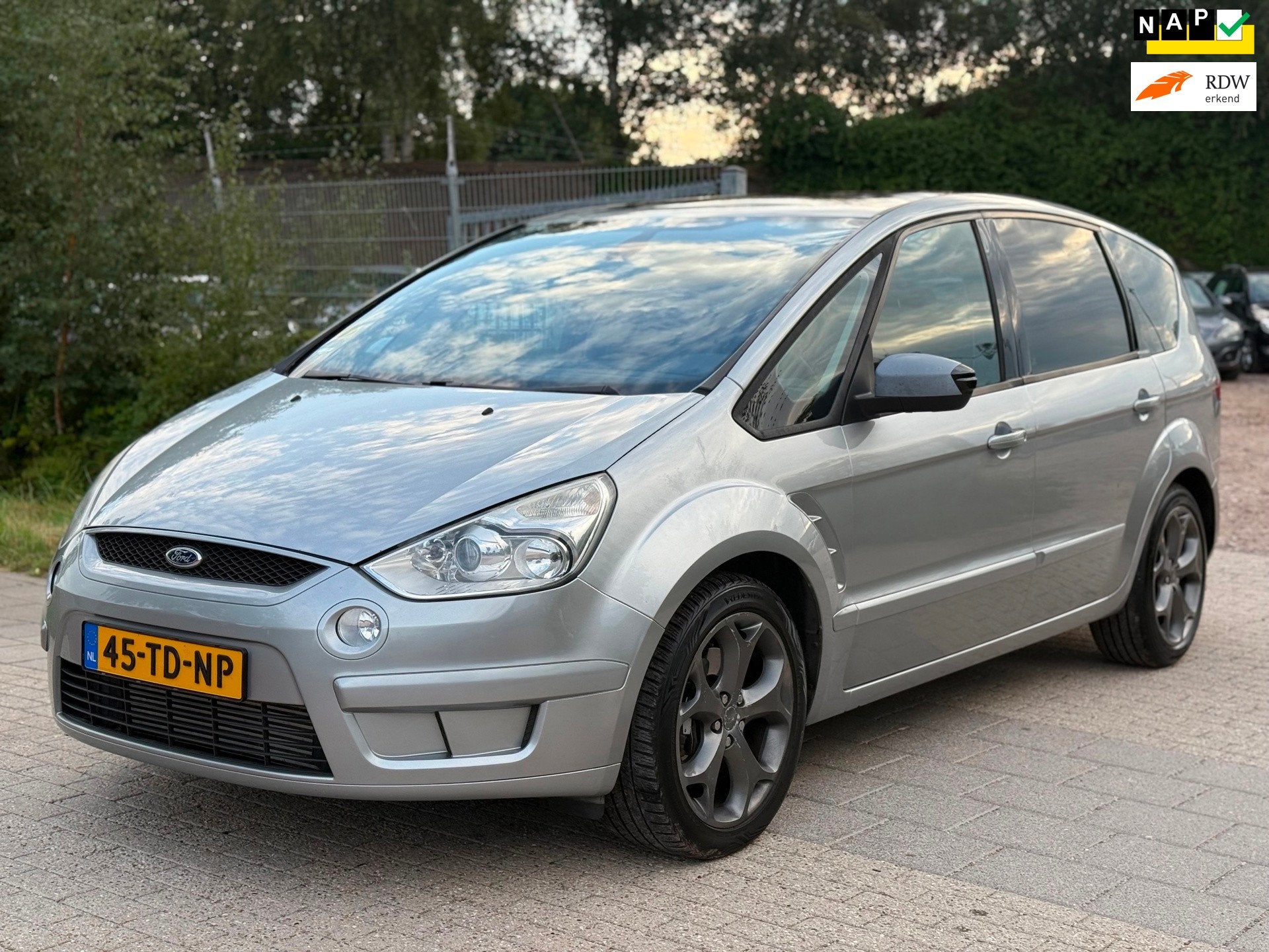 Ford S-Max 2.5-20V Turbo AIRCO CRUISE NAVI PANO TREKHAAK, Auto's, Ford, Voorwielaandrijving, Dealer onderhouden, Gebruikt, 1581 kg