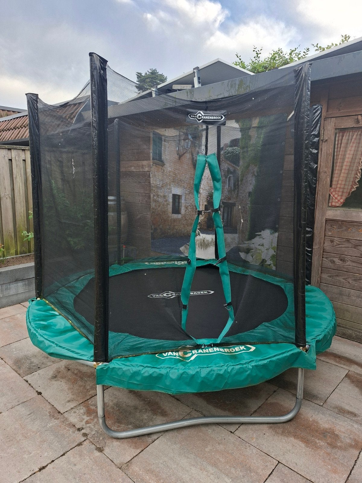 Trampoline 244cm. Staat er 2 jaar maar is weinig gebruikt., Ophalen, Zo goed als nieuw
