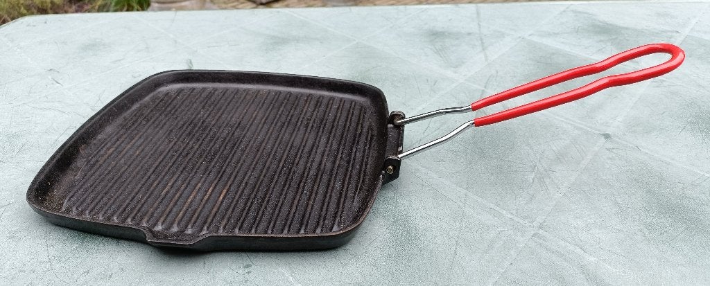 Vintage gietijzeren grill met demontable geisoleerde greep, Gietijzer, Overige typen, Ophalen of Verzenden, Zo goed als nieuw