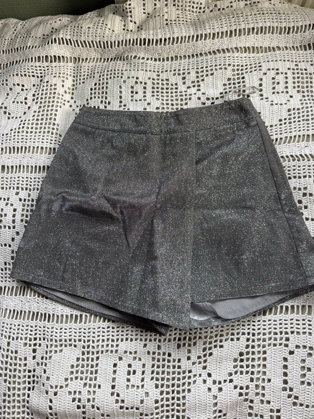 Zilveren korte broek Eight Paris maat 38 (M), Kleding | Dames, Maat 38/40 (M), Kort, Ophalen of Verzenden, Zo goed als nieuw