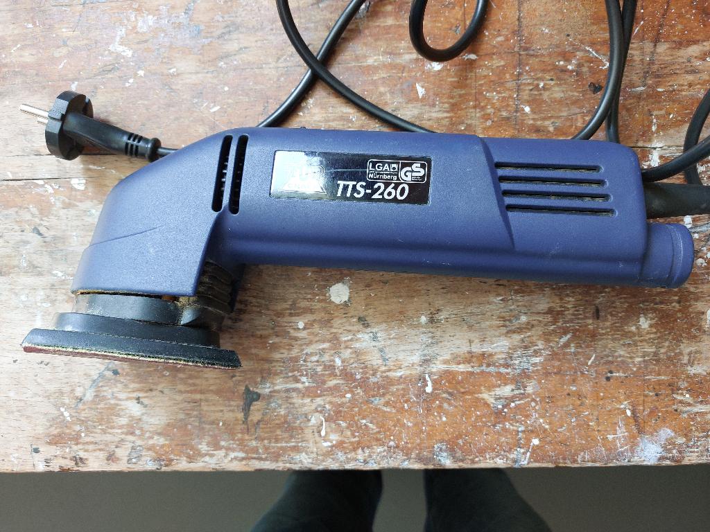 KOOPJE:  krachtige driehoek schuurmachine  (BIJNA GRATIS), Ophalen, Gebruikt, Minder dan 600 watt, Vlakschuurmachine