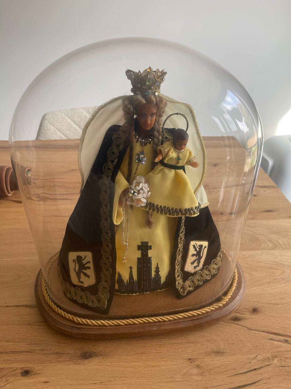 Vintage Mariabeeld kindje onder stolp –religieuze volkskunst, Antiek en Kunst, Antiek | Religie, Ophalen of Verzenden