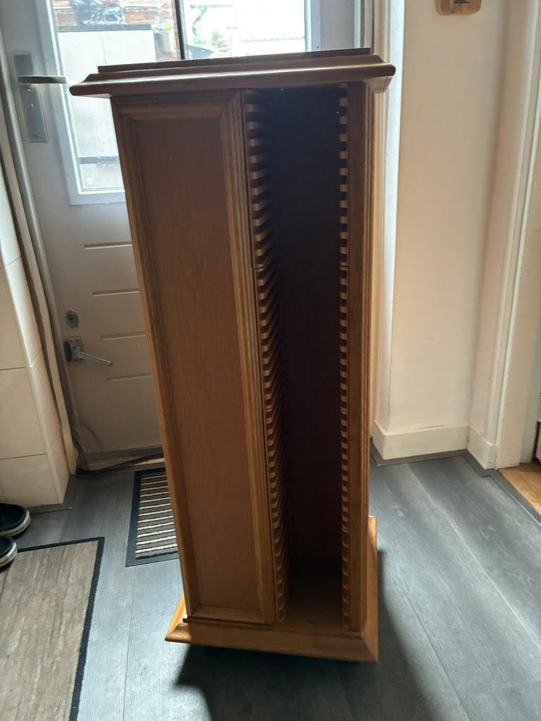 CD Toren met wieltjes aan de onderkant Blank Eiken, Ophalen, Gebruikt, Hout, Cd's