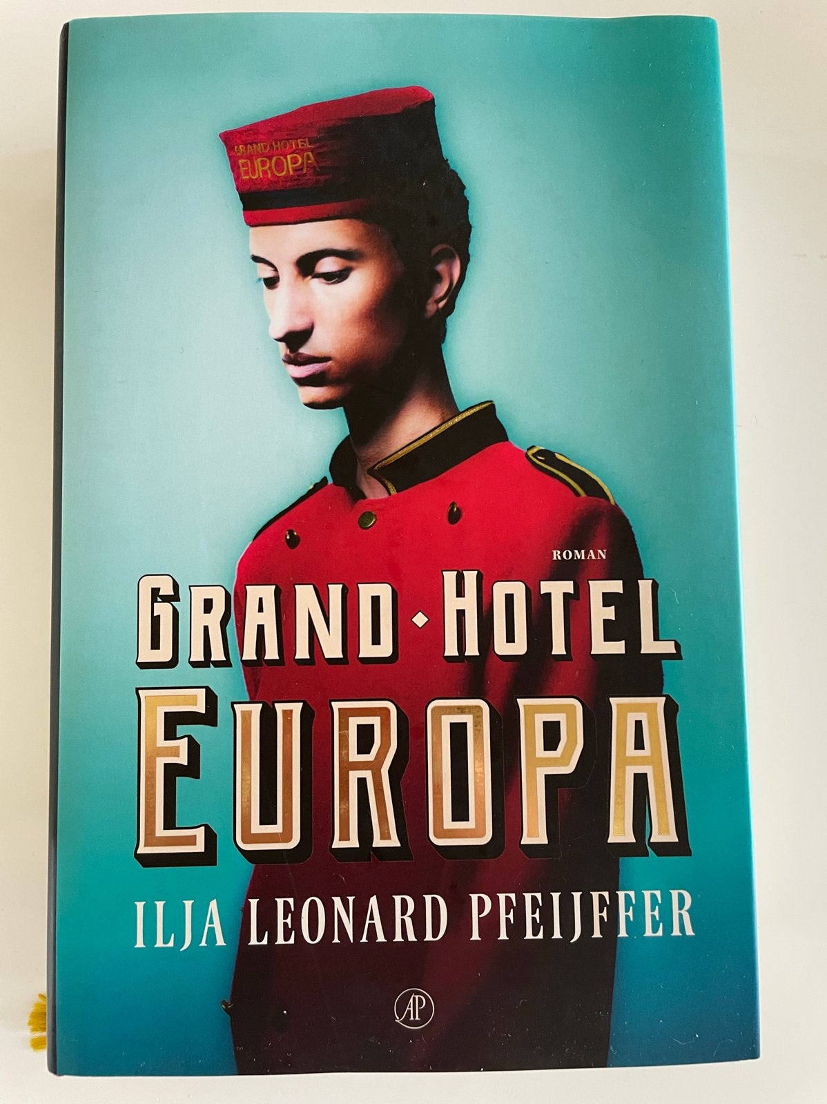Grand Hotel Europa - Ilja Leonard Pfeijffer (Roman), Ophalen of Verzenden, Zo goed als nieuw, Nederland