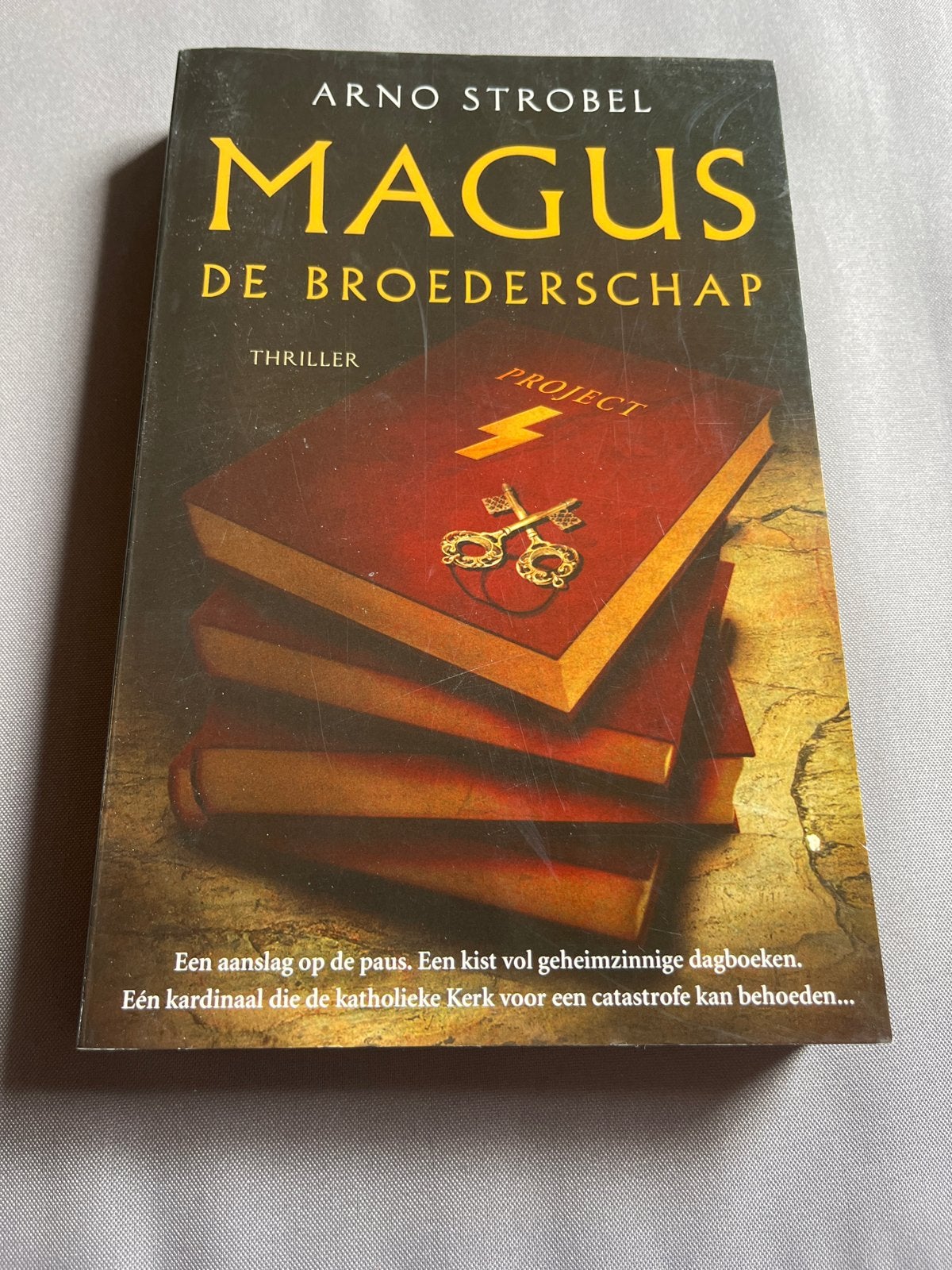 Magus: De Broederschap - Arno Strobel (Thriller), Boeken, Ophalen of Verzenden, Gelezen, Europa overig