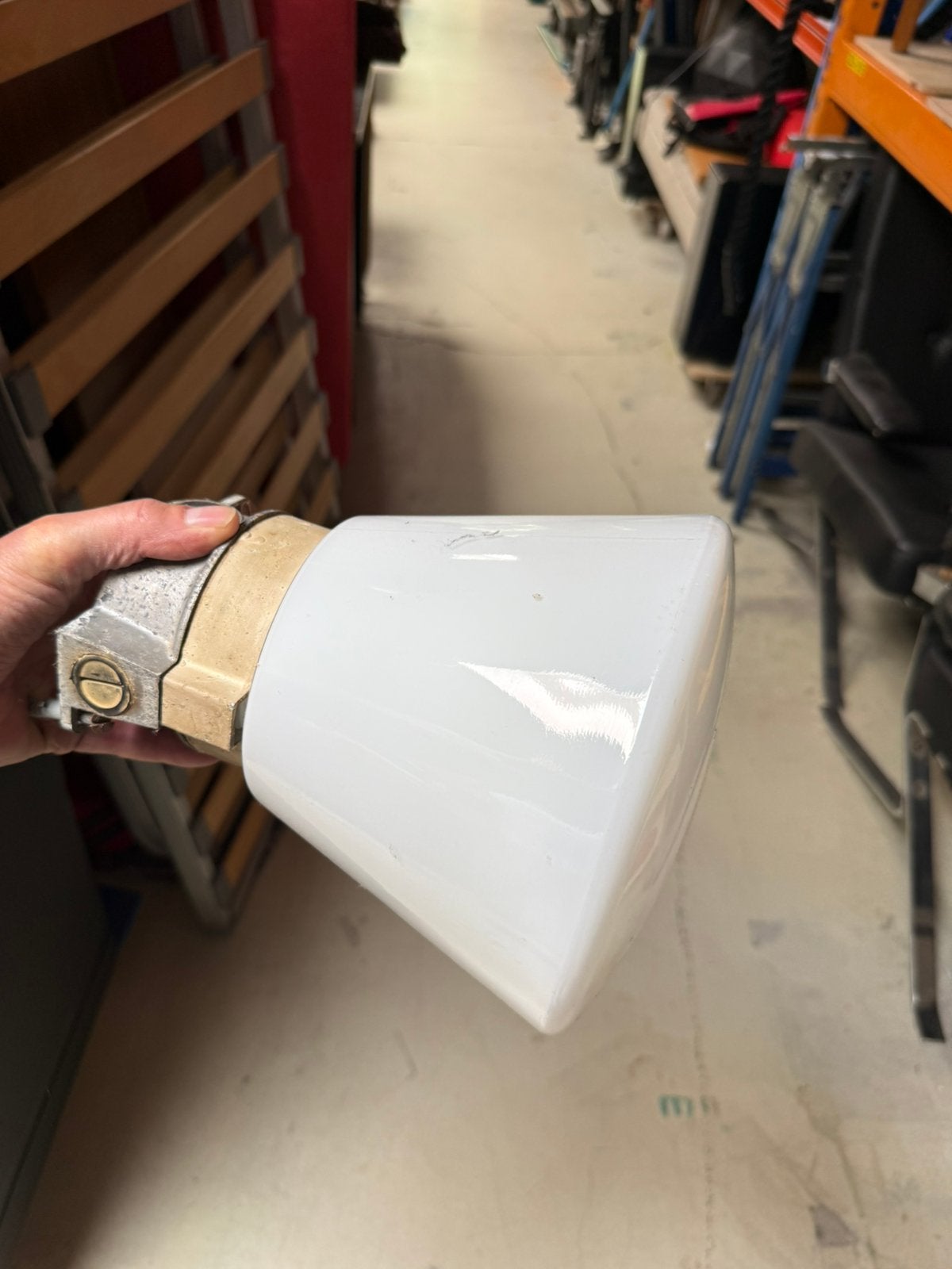 Wagenfeld melkglas buitenlamp porseleinen fitting, Ophalen, Zo goed als nieuw