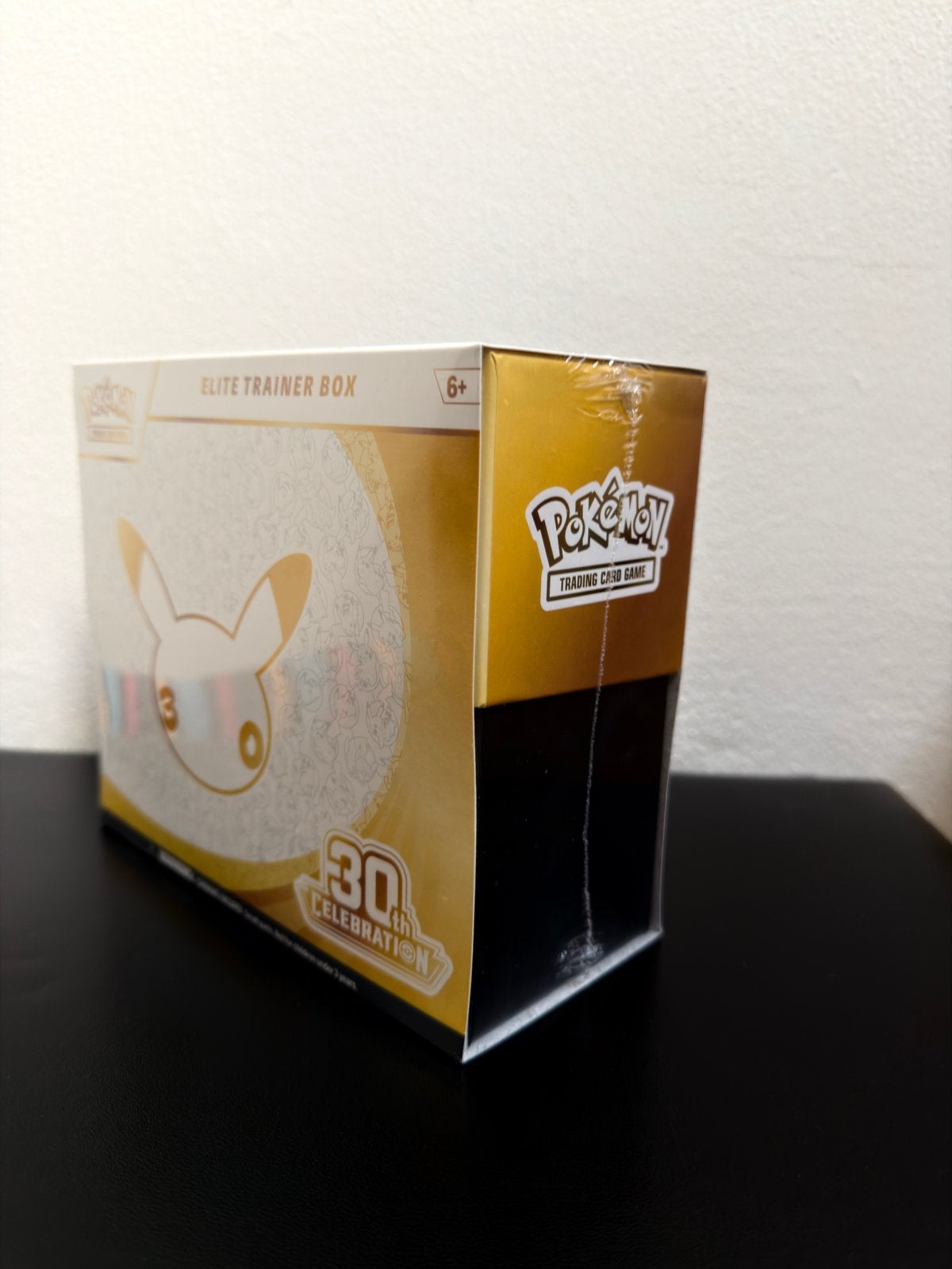 Pokémon 30th Celebration Elite Trainer Box (ETB) - Sealed, Ophalen of Verzenden, Nieuw, Boosterbox, Foil