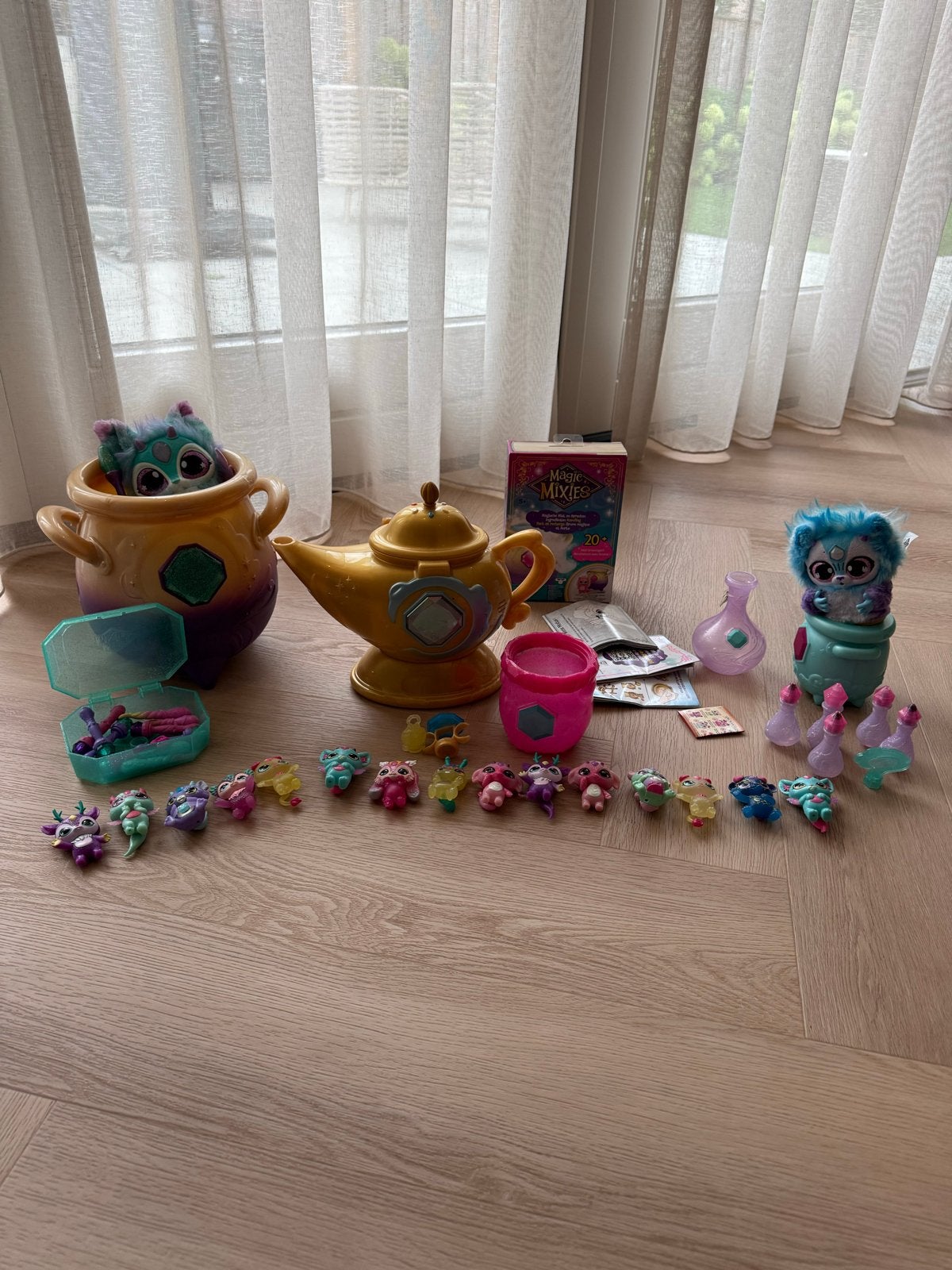Magic Mixies set met ketel, lamp en veel Mixie figuren, Ophalen of Verzenden, Gebruikt, Jongen of Meisje