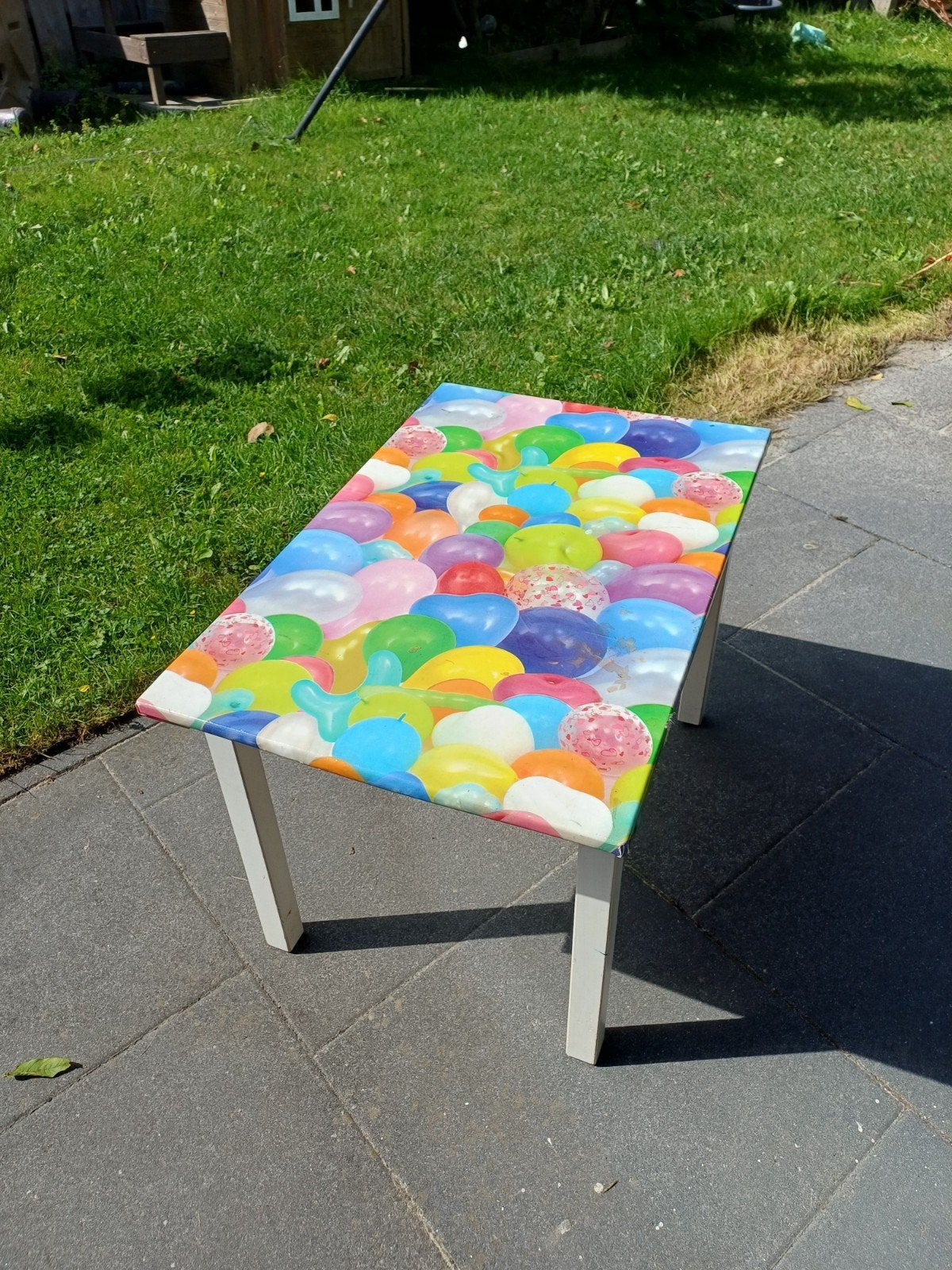 Kindertafel met vrolijke ballonnenprint - 50x76x50 cm, Ophalen, Gebruikt, Tafel(s)