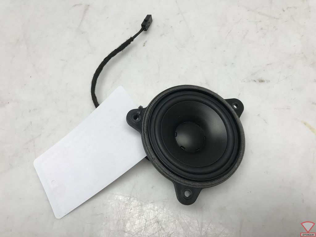 VW Tiguan 5NA Passat Dynaudio Speaker Middentoon 3G0035415D, Gebruikt, Volkswagen, Volkswagen AG, Berliner Ring 2
38440  Wolfsburg, DE