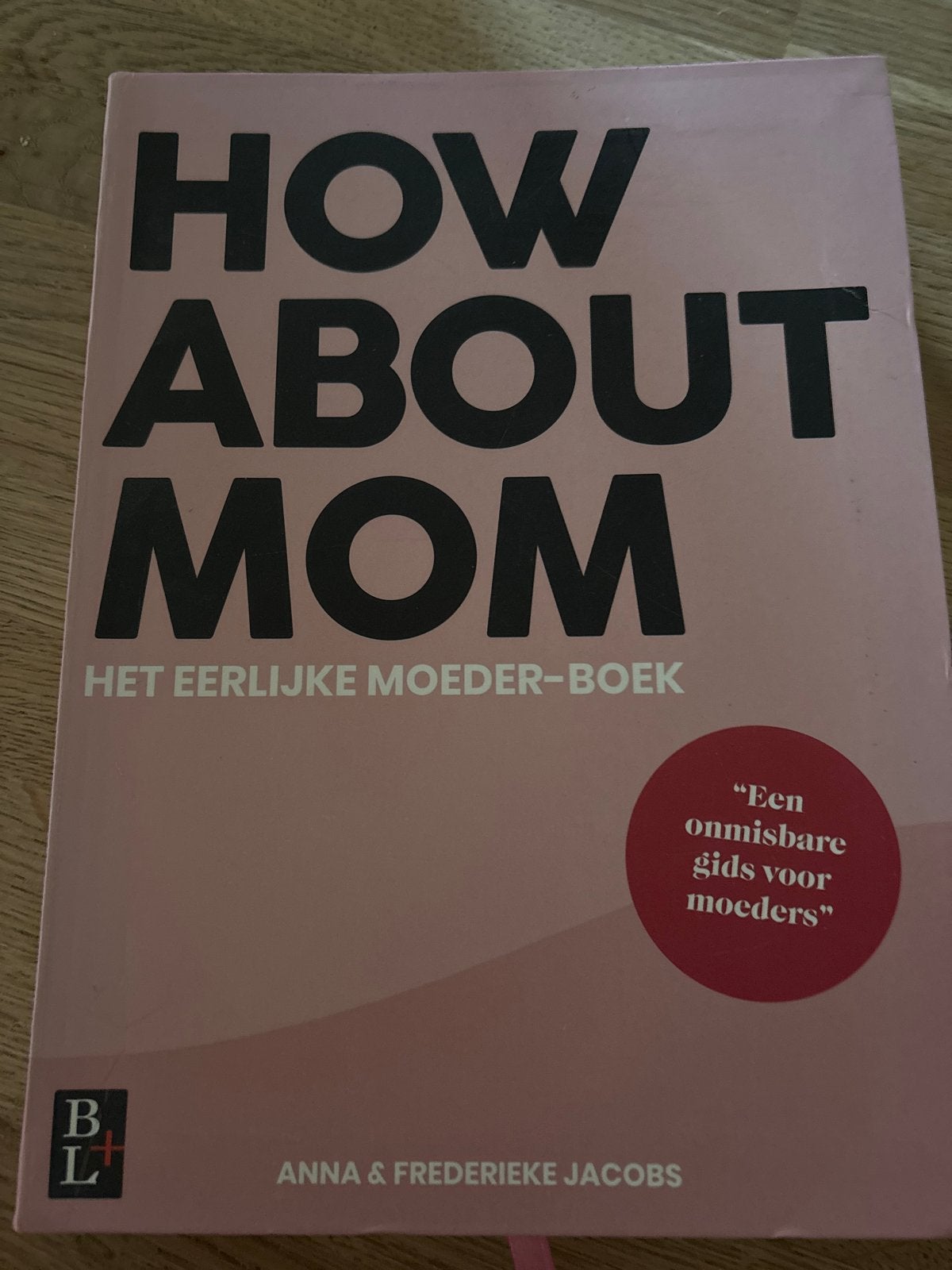How About Mom: Het Eerlijke Moeder-Boek, Boeken, Zwangerschap en Opvoeding, Ophalen of Verzenden, Zo goed als nieuw, Zwangerschap en Bevalling