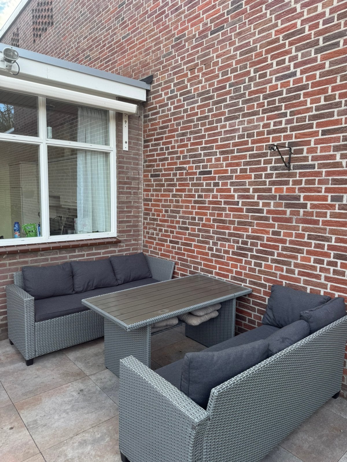 Wicker loungeset JYSK: 3-zits + 2-zits bank + loungetafel, Ophalen, 5 zitplaatsen, Gebruikt, Eettafel